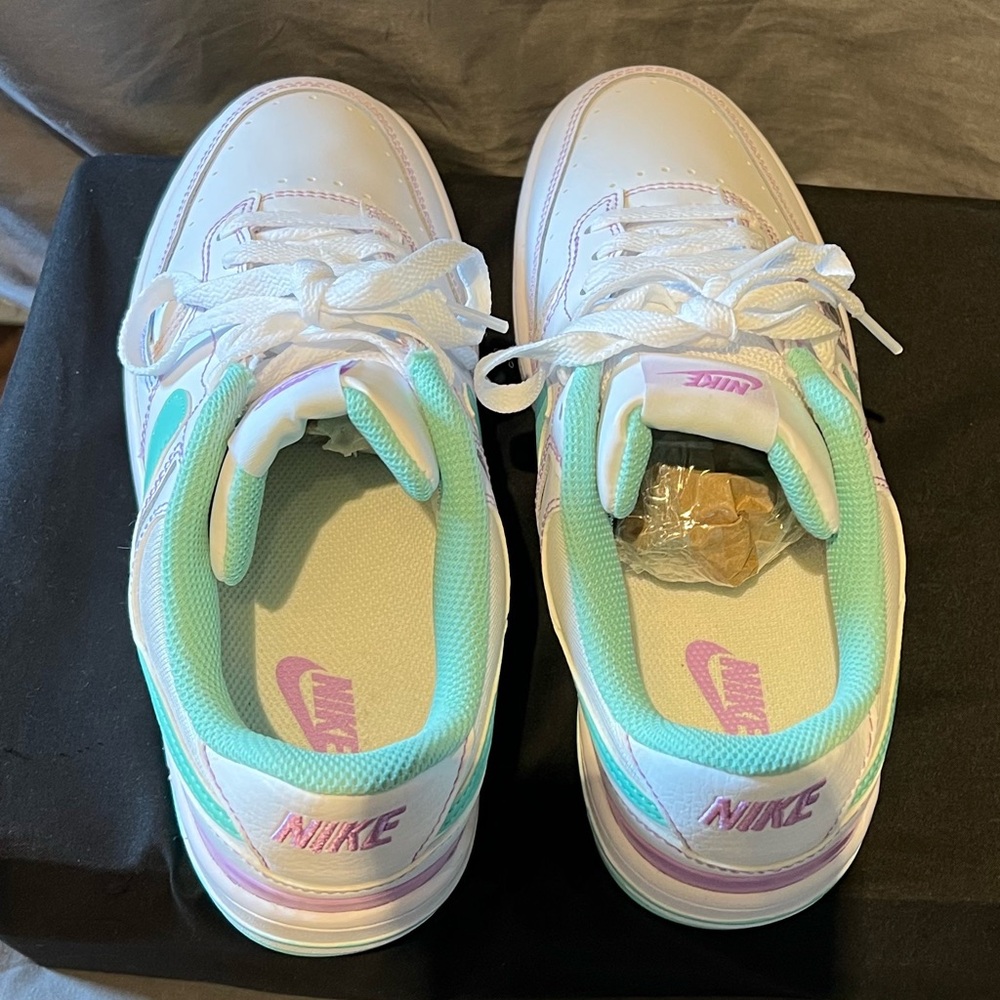 Women’s Nike Gamma Force White Emerald Rise- size7.5 - Picture 3 of 12